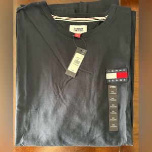 Men’s Navy Blue Tommy Hilfiger T-shirt